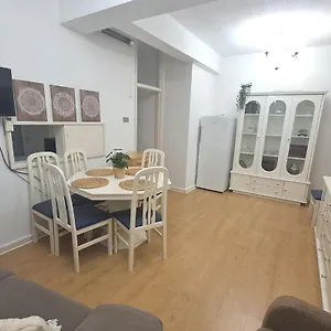  Apartment Location 2 Bed2 Bath W/lift In Town! Gibraltar